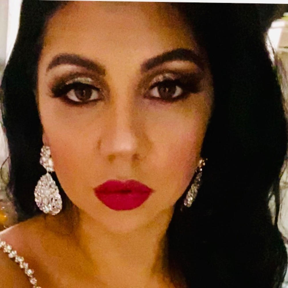 Meet your Posher, Elyn